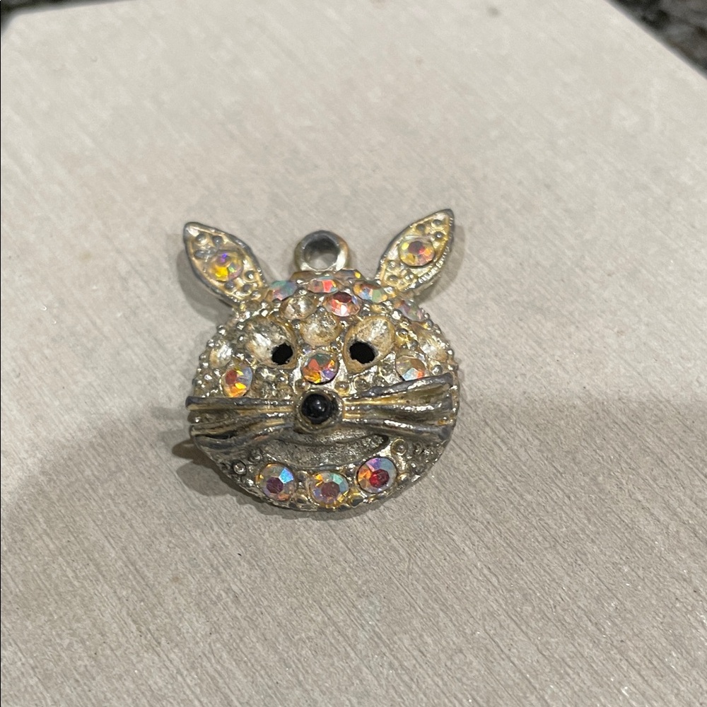 Cat necklace.Nochain.(As is)eye stone missing on right and left missing glitter.